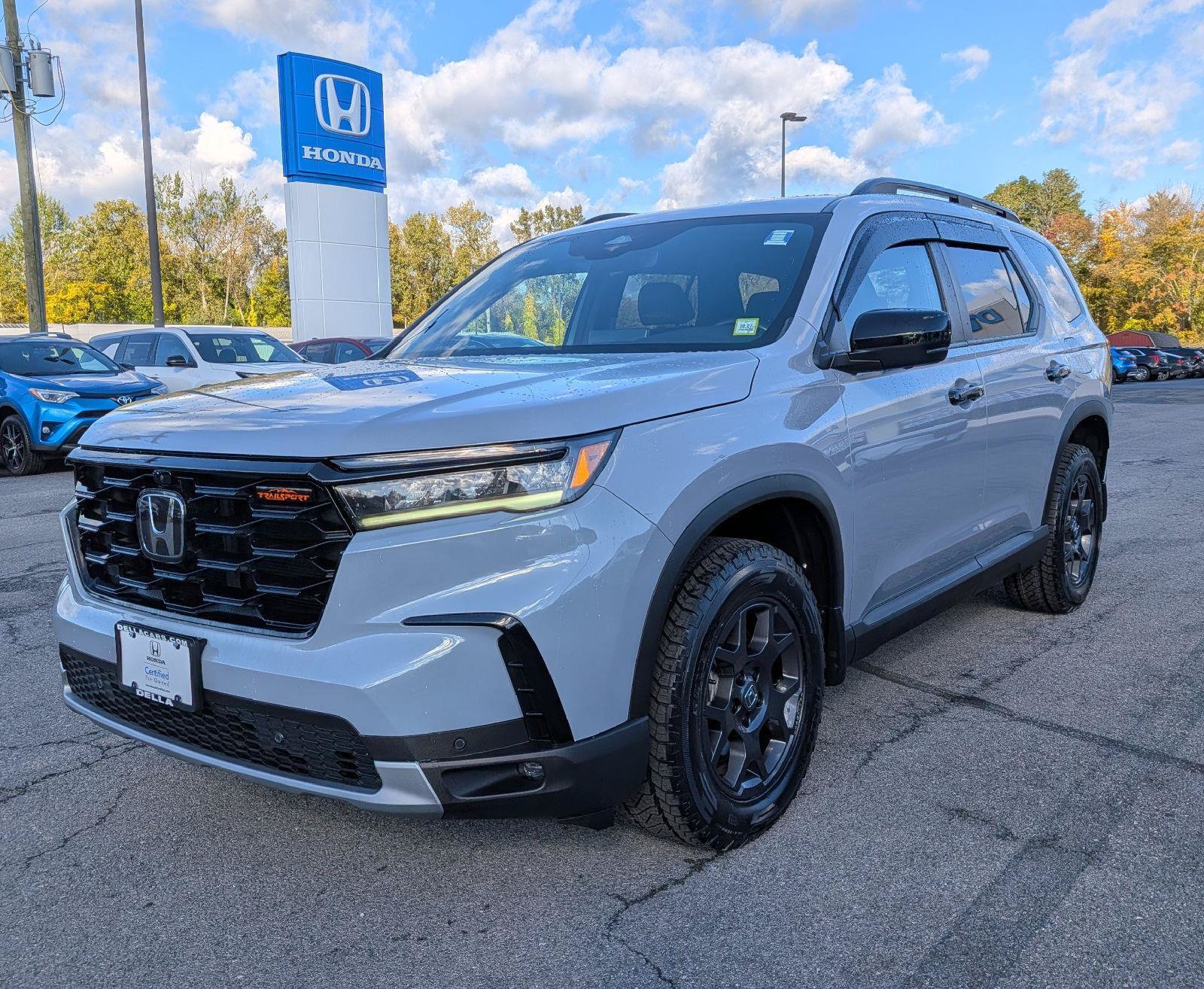 Certified 2025 Honda Pilot TrailSport image 3