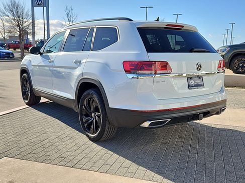 Certified 2023 Volkswagen Atlas SE w/ Panoramic Sunroof Package image 2