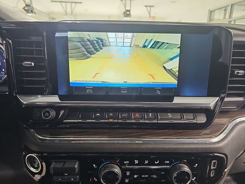 Used 2024 Chevrolet Silverado 1500 LT Trail Boss w/ Convenience Package II image 27