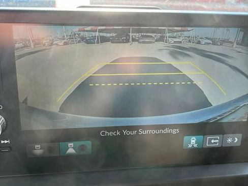 Used 2025 Honda Pilot Elite image 12