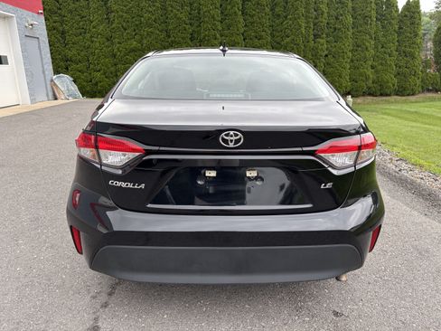 Used 2025 Toyota Corolla LE FWD image 4