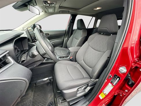 Used 2025 Toyota Corolla Cross LE w/ Moonroof Package image 20