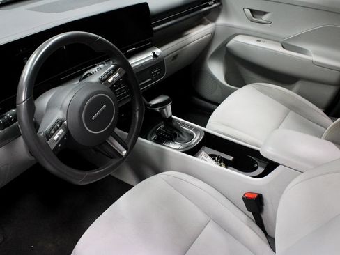 Used 2025 Hyundai Kona SEL FWD image 24