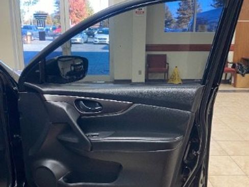 Used 2019 Nissan Rogue Sport S image 19