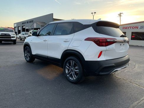 Used 2021 Kia Seltos LX image 2