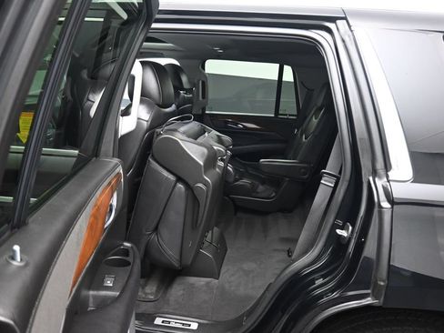 Used 2020 Cadillac Escalade Luxury w/ LPO, Radiant Package AWD/4WD image 39