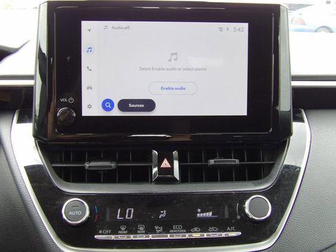 Used 2025 Toyota Corolla LE FWD image 17