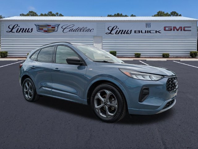 Used 2023 Ford Escape ST-Line w/ Tech Pack #1 FWD image 1
