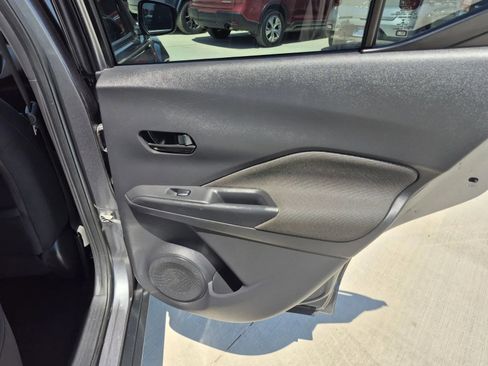 Used 2020 Nissan Kicks S FWD image 17