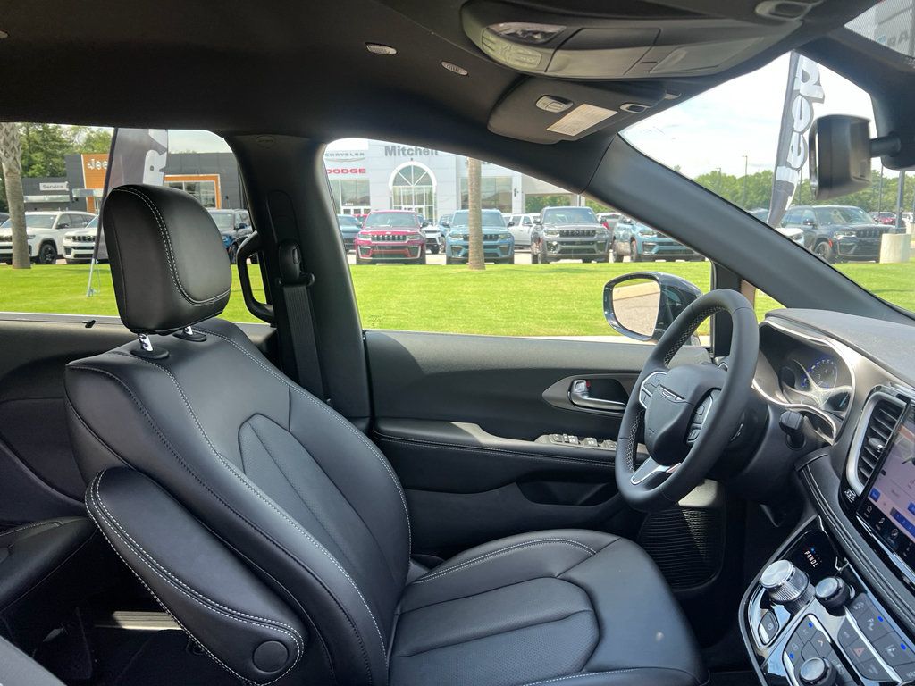New 2027 Chrysler Pacifica Select w/ Family Tech Group FWD image 16