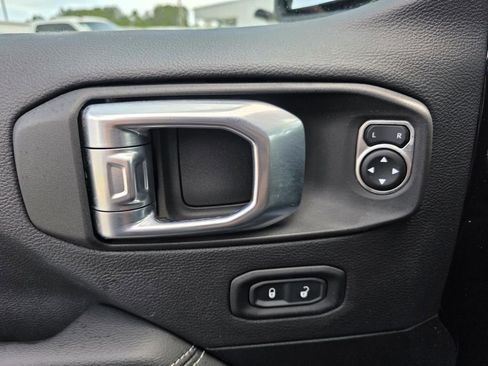 Used 2022 Jeep Wrangler Unlimited Sahara AWD/4WD image 14