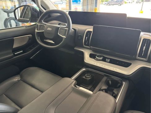 Used 2025 Ford Expedition Active AWD/4WD image 11