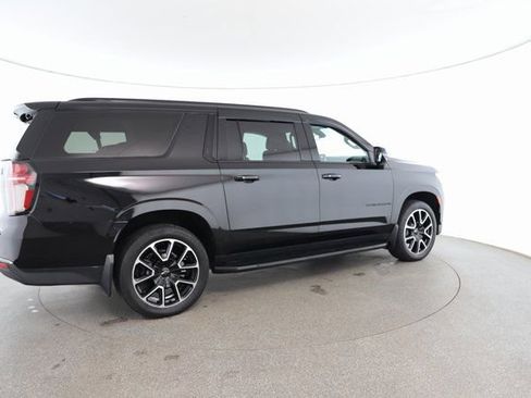 Used 2022 Chevrolet Suburban RST w/ Luxury Package image 19