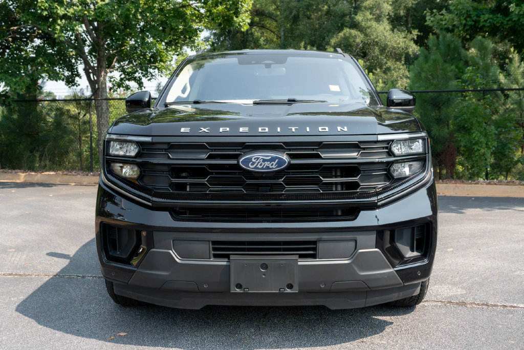 Used 2025 Ford Expedition Active RWD image 5