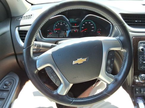 Used 2015 Chevrolet Traverse LT w/ Style and Technology Package FWD image 13