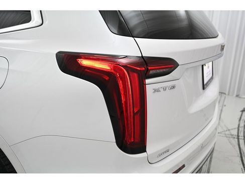 Used 2025 Cadillac XT6 Premium Luxury image 25
