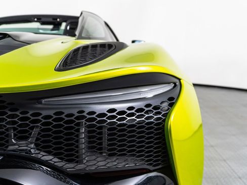 Used 2025 McLaren Artura Spider image 21