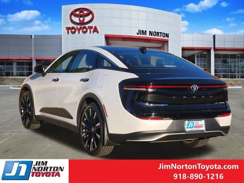 Used 2025 Toyota Crown Platinum image 7