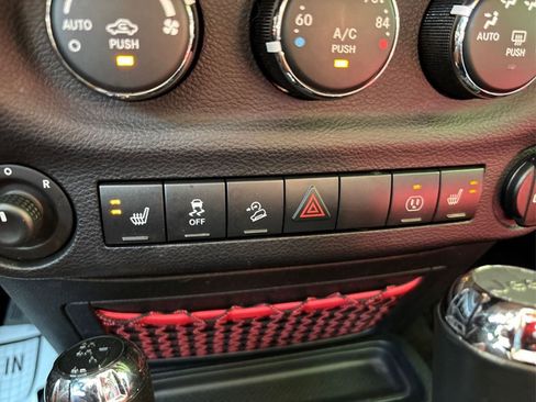 Used 2018 Jeep Wrangler Unlimited Rubicon image 27