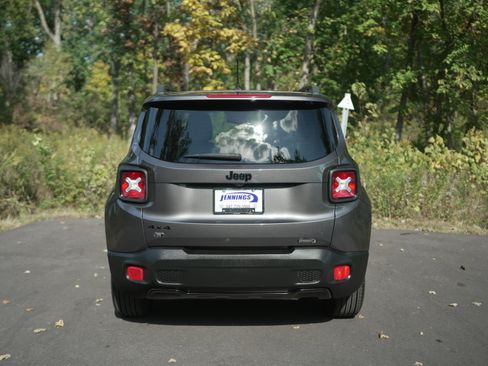 Used 2016 Jeep Renegade Latitude image 6