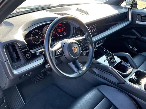 Used 2024 Porsche Cayenne image 17