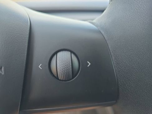 Used 2023 Tesla Model Y Long Range image 18