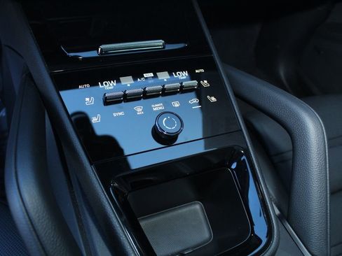 Certified 2025 Porsche Cayenne Coupe AWD/4WD image 17