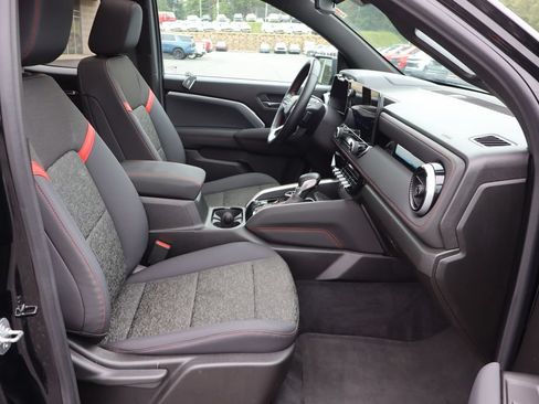 Used 2025 Chevrolet Colorado Z71 AWD/4WD image 21