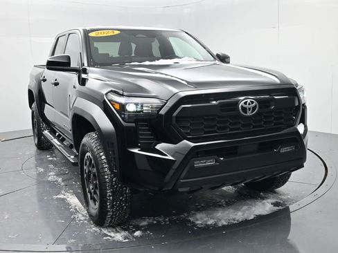 Used 2024 Toyota Tacoma TRD Off-Road image 2
