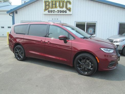 Used 2023 Chrysler Pacifica Touring-L w/ S Appearance Package AWD/4WD image 1