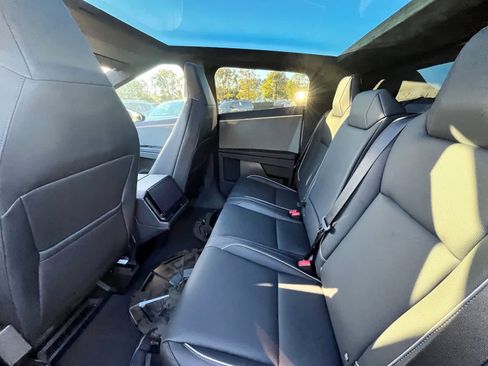 Used 2025 Tesla Cybertruck AWD Crew Cab image 4