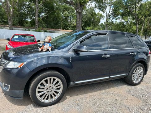 Used 2013 Lincoln MKX FWD image 4