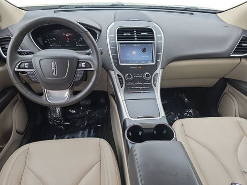 Used 2020 Lincoln Nautilus Premier AWD/4WD image 10