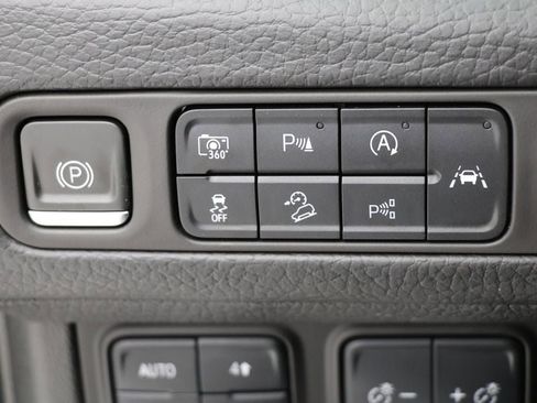 Used 2024 GMC Yukon XL Denali image 29