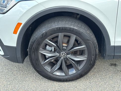 Used 2023 Volkswagen Tiguan SE AWD/4WD image 10