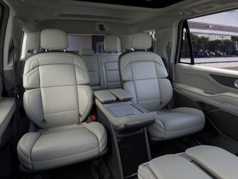 New 2026 Lincoln Navigator Reserve w/ Jet Appearance Package AWD/4WD image 11