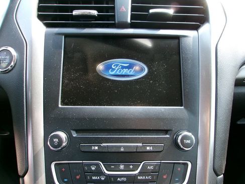 Used 2017 Ford Fusion SE w/ Fusion SE Technology Package AWD/4WD image 9