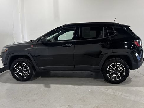 Used 2025 Jeep Compass Trailhawk AWD/4WD image 13
