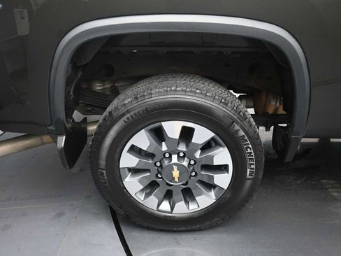 Used 2022 Chevrolet Silverado 2500 Custom w/ Custom Value Package image 10