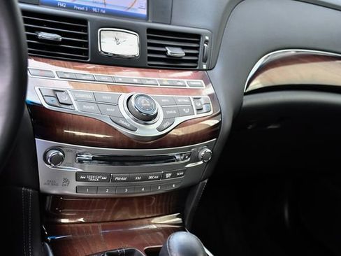 Used 2015 INFINITI Q70 3.7 w/ Deluxe Touring Package AWD/4WD image 39