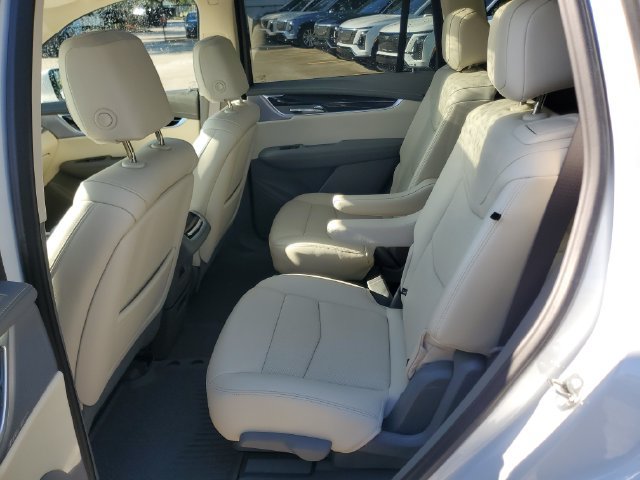 Used 2025 Cadillac XT6 Premium Luxury FWD image 14