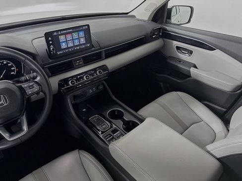 Certified 2025 Honda Pilot Touring image 22