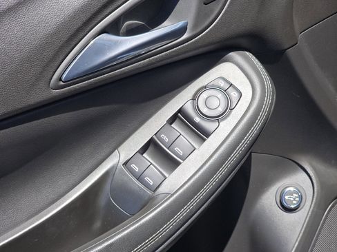 Used 2022 Buick Encore GX Select w/ Sport Touring Package FWD image 28