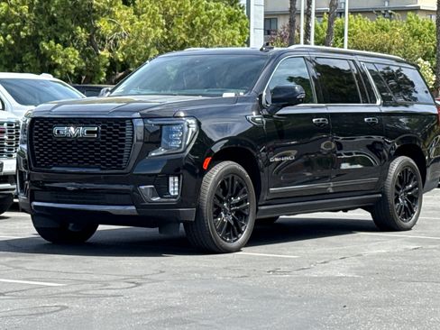 Used 2023 GMC Yukon XL Denali Ultimate AWD/4WD image 9