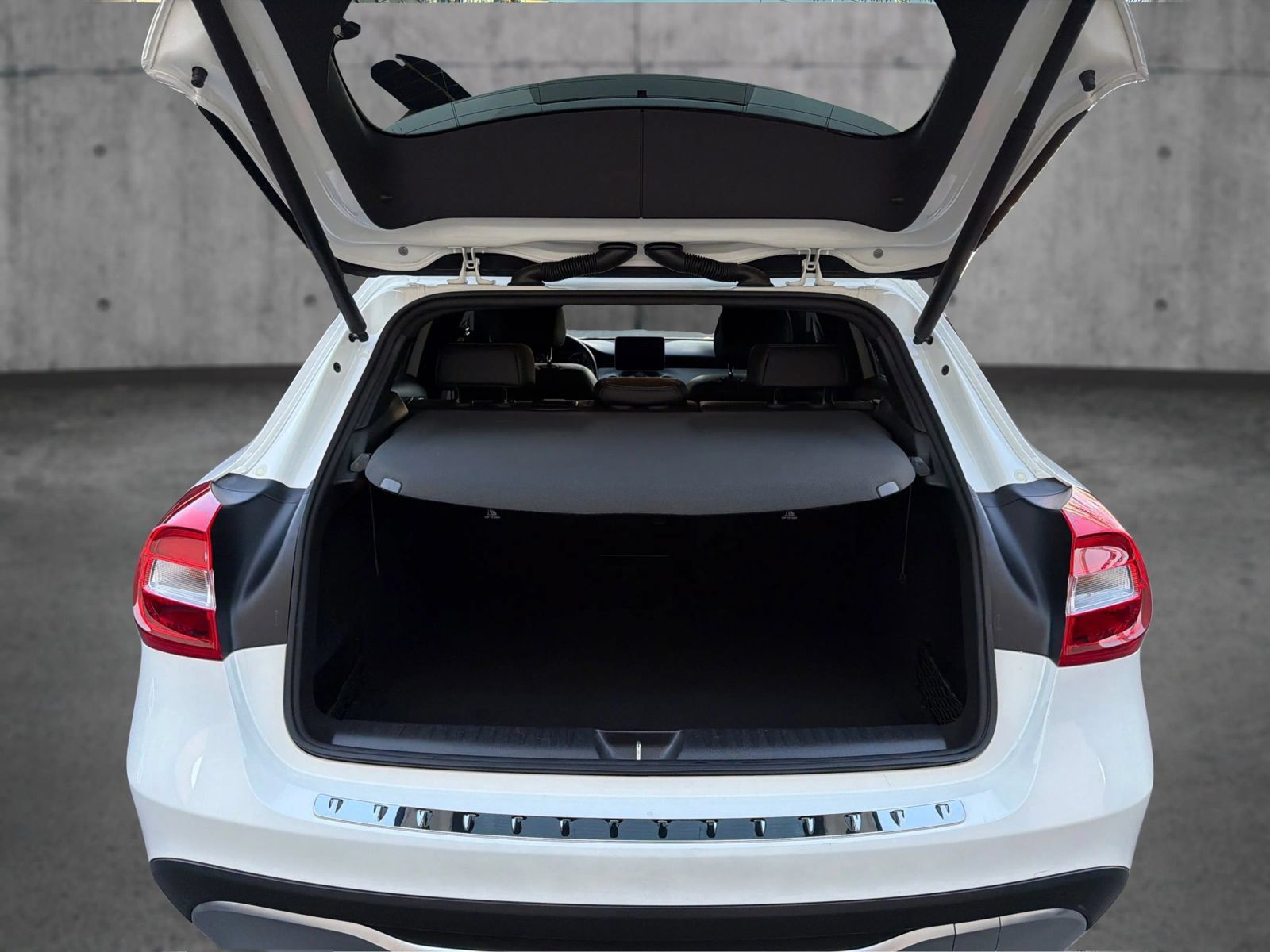 Used 2020 Mercedes-Benz GLA 250 4MATIC image 13