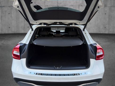 Used 2020 Mercedes-Benz GLA 250 4MATIC image 13