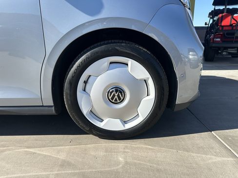 Used 2025 Volkswagen ID. Buzz 1st Edition AWD/4WD image 10