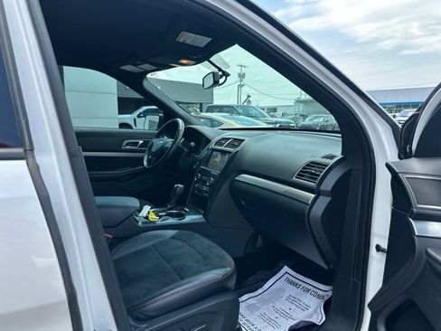 Used 2019 Ford Explorer XLT w/ Equipment Group 202A FWD image 8