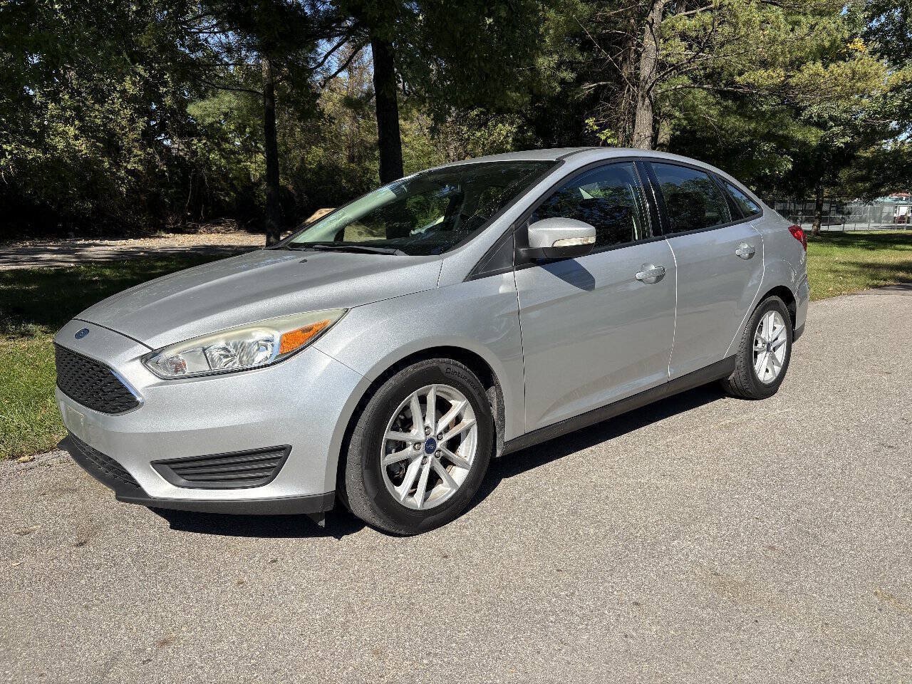 Used 2015 Ford Focus SE FWD image 1