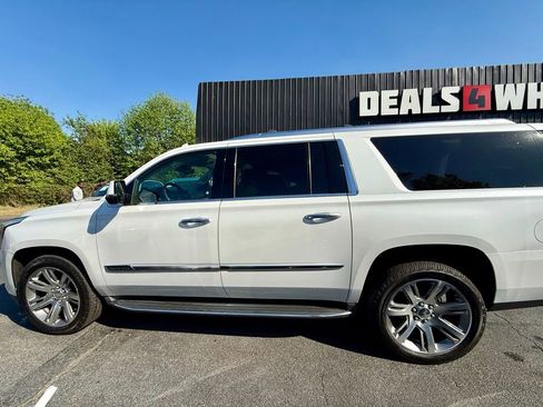 Used 2016 Cadillac Escalade ESV Premium AWD/4WD image 12